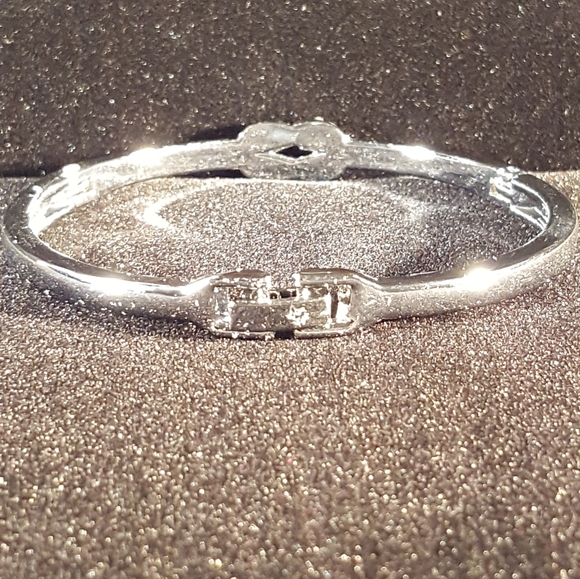 Betsey Johnson Bracelet - Picture 3 of 4